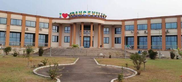 Franceville : les maires du Gabon réunis autour du défi de la décentralisation.