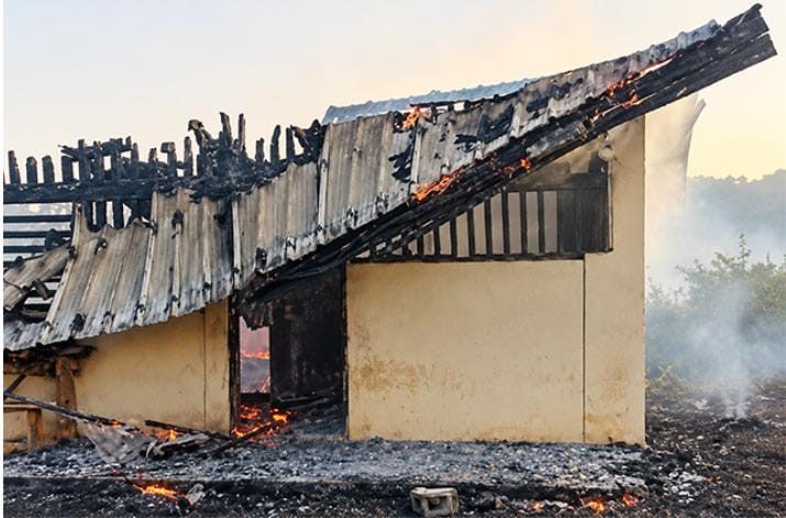 Booué : un incendie détruit quatre salles de classe du lycée Daniel Kosse à la veille de la rentrée.