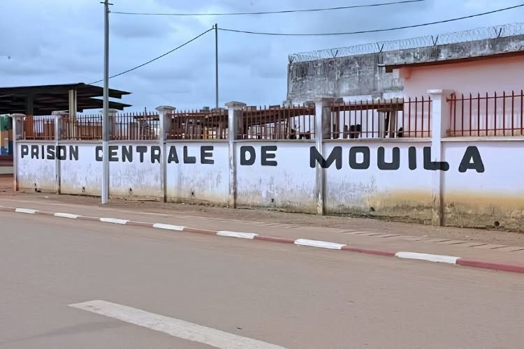 Mouila : un gardien de prison derrière les barreaux pour une affaire de cannabis.