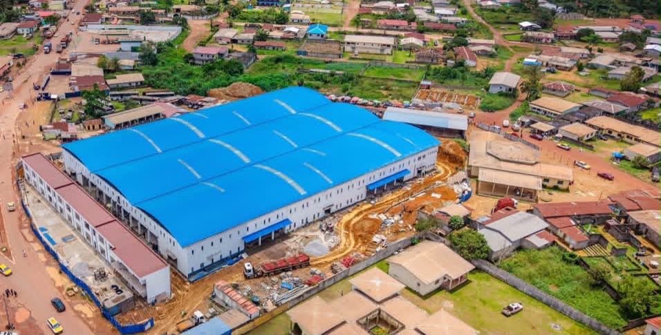 Marché municipal d’Oyem : un complexe moderne de 240 magasins prend forme à Ngouéma.