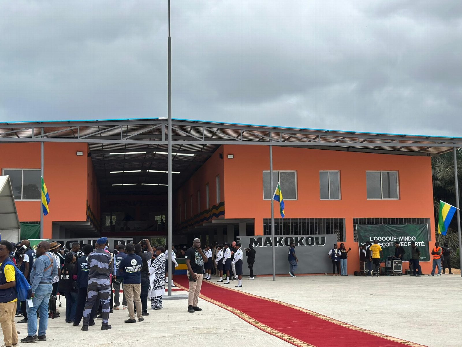 Makokou : Brice Clotaire Oligui Nguema inaugure le marché moderne du quartier Lammitan