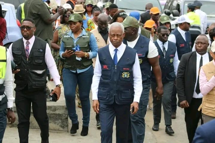 Libreville : avant les sanctions, la mairie mise sur la sensibilisation pour changer les habitudes.